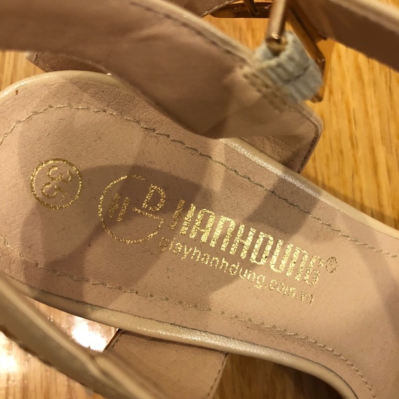 Brown & Tan Thick Heels with Gold Trim - Picture 5 of 7